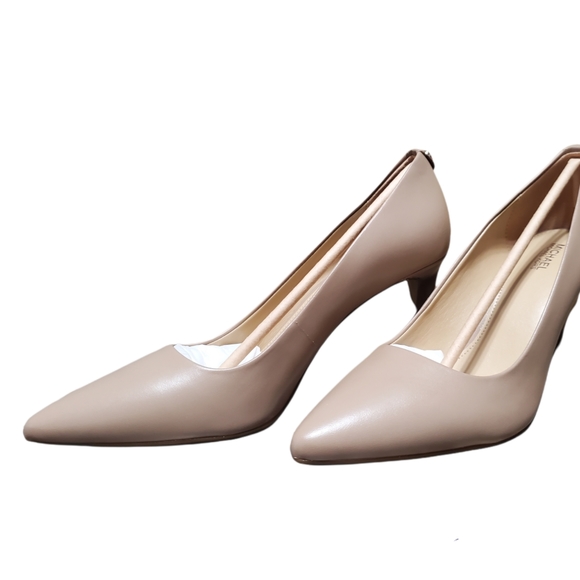 Michael Kors Dorothy Flex Pump - Picture 10 of 15